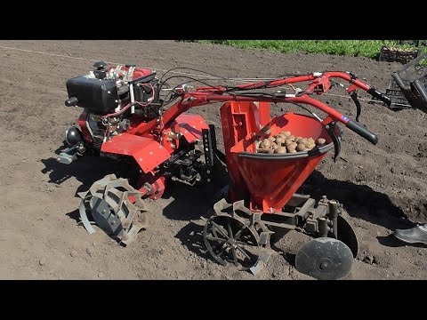Видео: Испытания КАРТОФЕЛЕСАЖАЛКИ "Томаровка КСТ-1А" для мотоблока.