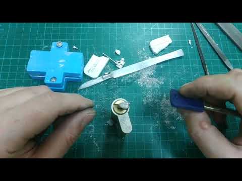 Видео: Старый шниферский способ изготовления копии ключа, или как воры все Ваши замки открывают