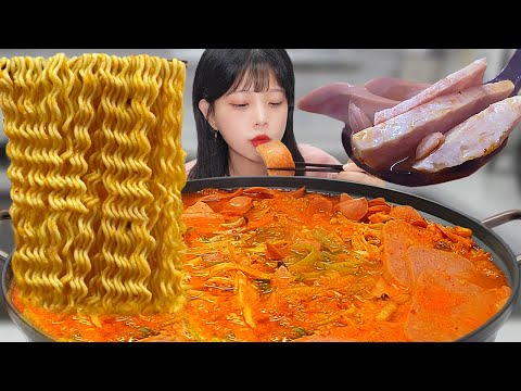 Видео: Сколько ветчины ты положил?🤔Будаэ-чжигаэ с ветчиной и раменом🐷budaejjigae Korean eating show mukbang