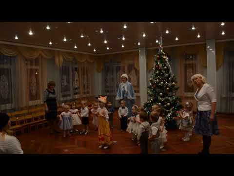 Видео: Новогодний утренник в яслях (2015)