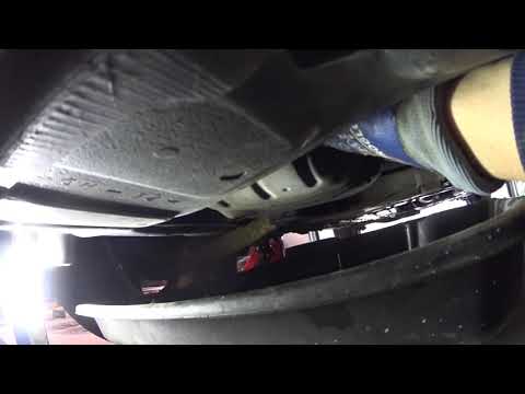 Видео: Toyota Prius 20 - нашел хорошее масло против масложора (Mobil 1 5W-30 ESP). Очередная замена масла.