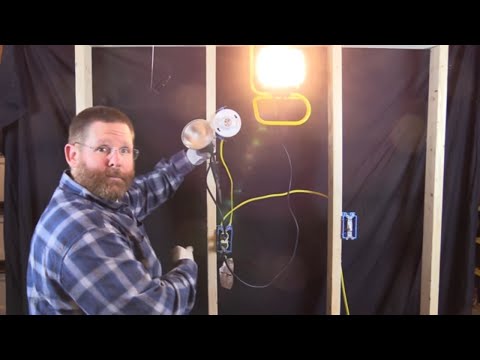 Видео: Как подключить розетку выключателя