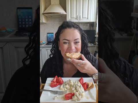 Видео: Завтрак дома 🥰Оливье 🍲 я Капризная 😉 #food #mukbang #еда #итинг #eating #вкусно