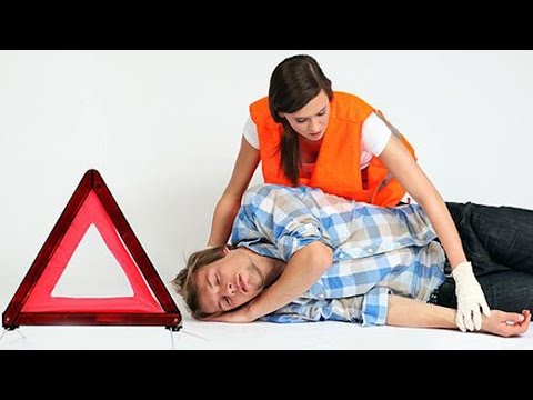 Видео: Первая помощь при обмороке. Школа здоровья 09/08/2014 GuberniaTV