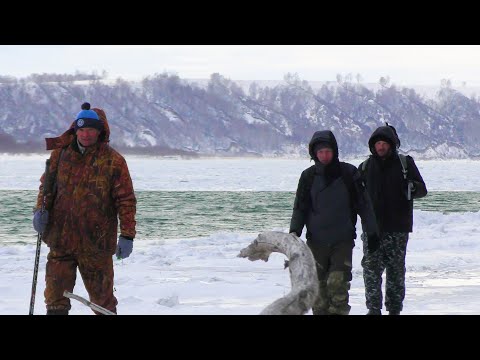 Видео: УВЯЗАЛИСЬ ЗА МЕСТНЫМИ НА ЯМУ! ТАКИХ МОНСТРОВ Я ЕЩЁ ПО ПЕРВОМУ ЛЬДУ НЕ ЛОВИЛ!