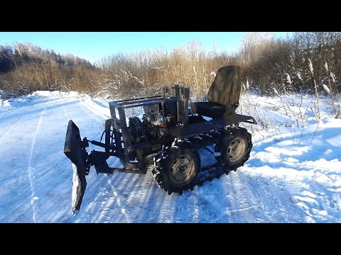 Видео: Гусеничный МТ на льду, чистка льда и катаюсь на коньках )))