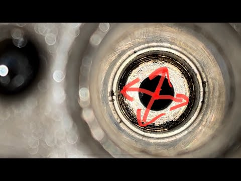 Видео: Как удалить болт оборванный в труднодоступном месте.Фреза посадочного места форсунки.