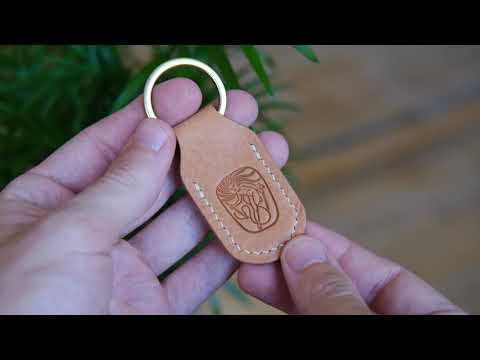 Видео: Как сделать брелок