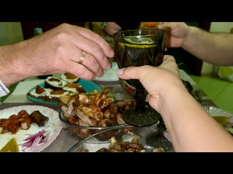 Видео: КТО МНОГО РАБОТАЕТ, ТОТ ЕСТ!😉🥗🍻