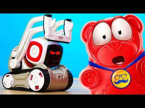 Видео: РОБОТ COZMO АТАКУЕТ ЖЕЛЕЙНОГО  МЕДВЕДЯ ВАЛЕРУ  | РОБОТ КОЗМО И МЕДВЕДЬ ВАЛЕРА