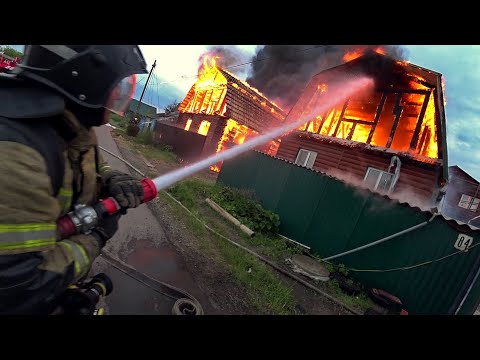Видео: Горят три дома. Нервы на пределе…