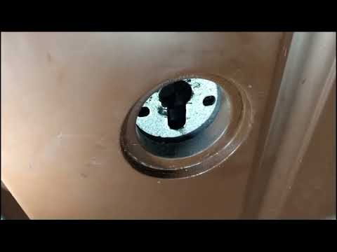 Видео: Замена цилиндра-личины врезного замка Cisa