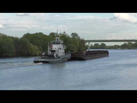Видео: Буксир-толкач РТ-350 с  порожней баржей 7102 идет вниз по Москва-реке