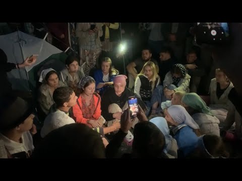 Видео: 🎶Молитовні піснеспіви хрестоходців перед сном