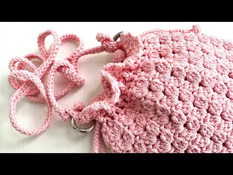 Видео: Такую носила бы сама БАРБИ 😍 И вы можете сами связать ее крючком! Сумка малышка