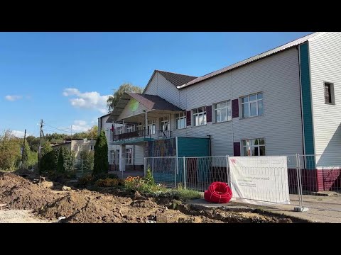 Видео: В деревне Ратчино возле Дома культуры благоустраивают центральную площадь.