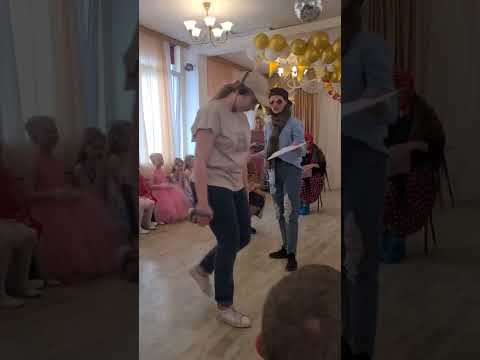 Видео: Сценка от родителей на выпускной в детском саду. ( опять двойка )
