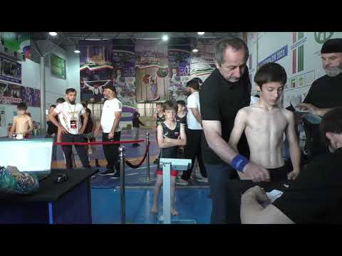 Видео: Взвешивание борцов