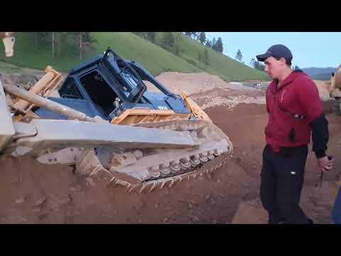 Видео: SHANTUI( Шантуй) SD 32 Провалился в карьере.