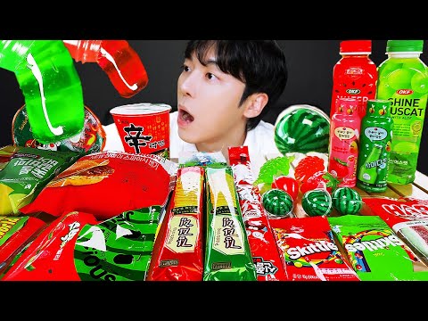 Видео: АСМР МУКБАНГ | Десерты из арбуза(желе, клубника, тангулу, желе из лапши, мороженое)