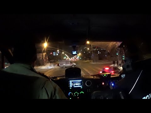 Видео: Пожар в мебельном цехе. Очаг в плотном дыму