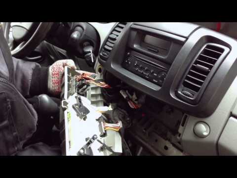 Видео: Замена лампочек подсветки панели регуляторов отопителя Renault Trafic | Replacement Bulbs For Cars