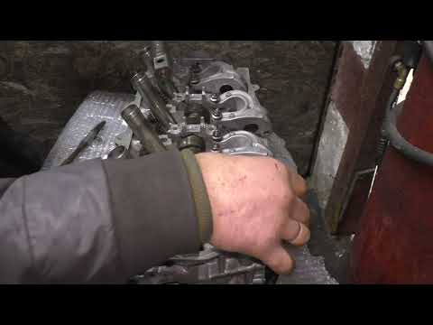 Видео: Установка ГБЦ. RENAULT Clio II  1.2 16v engine D4F728. 2007г Часть 1