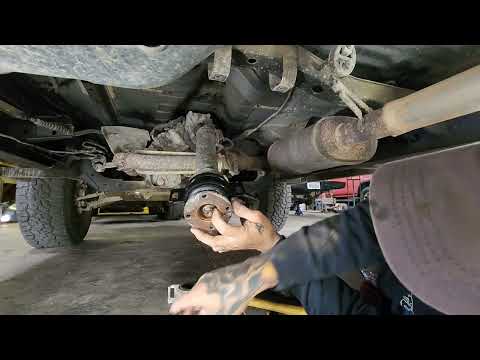 Видео: Как заменить подшипник центральной опоры на грузовике за 15 минут! Легко! Tundra первого поколени...