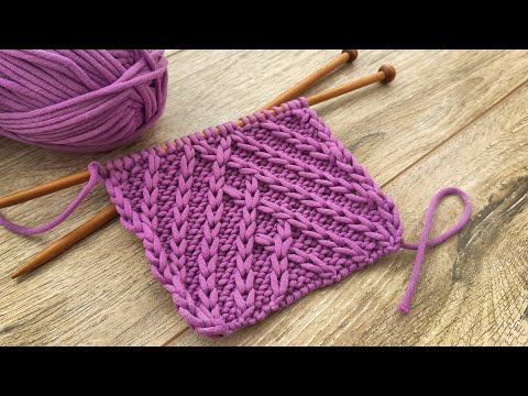 Видео: Узор «Рыбий хвост» спицами с переплетениями по центру 🐟 «Fishtail» knitting pattern