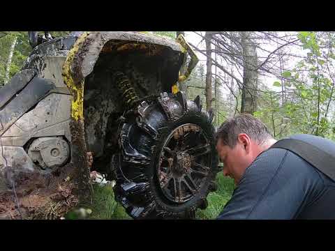 Видео: Самая грязная покатушка на BRP XMR. Бревно проткнуло квадр. Ковровое Болото.