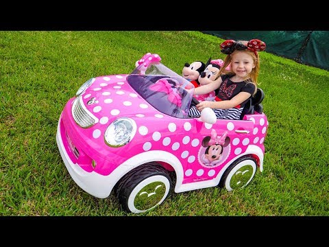 Видео: Настя и новые игрушки от Микки и Минни маус Видео для детей про игрушки