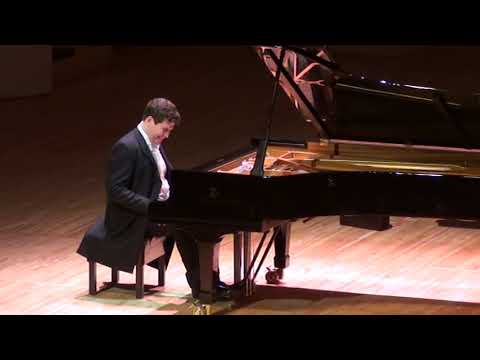 Видео: ДЕНИС МАЦУЕВ импровизация на тему "Нам не страшен серый волк"