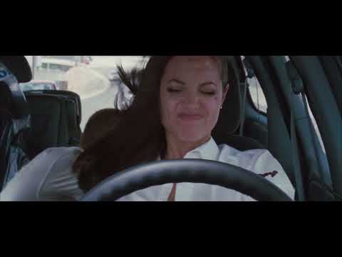 Видео: BMW 5 E39 преследуют Мистер и миссис Смит