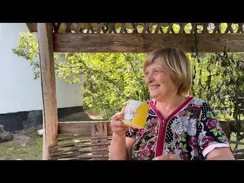 Видео: Життя в Селі: Щоденна Робота і Турботи Сільської Жінки