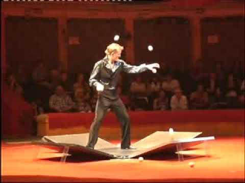 Видео: Жонглер - Денис Чиндяскин.  Выпуск ГУЦЭИ 2009 год
