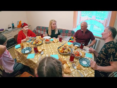 Видео: К родителям приехал земляк из Узбекистана. Гость приготовил Дымляма.