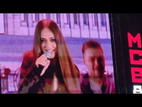 Видео: Юлия Гаврилова ( на 7 этаже) с Днём рождения Москва!