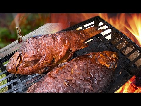 Видео: ГОРЯЧЕЕ КОПЧЕНИЕ РЫБЫ. Как закоптить рыбу ВКУСНО И ПРОСТО. КАРАСЬ вкуснее ЛЕЩА!