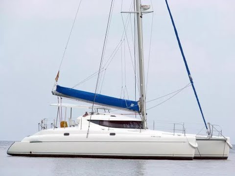 Видео: FP Athena 38 (2002г).Vessel walkthrough.  Обзор катамарана по низу рынка