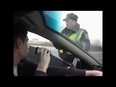 Видео: ГАИ Морозюк попытка разбить стекло и отказ дать чек Драгера