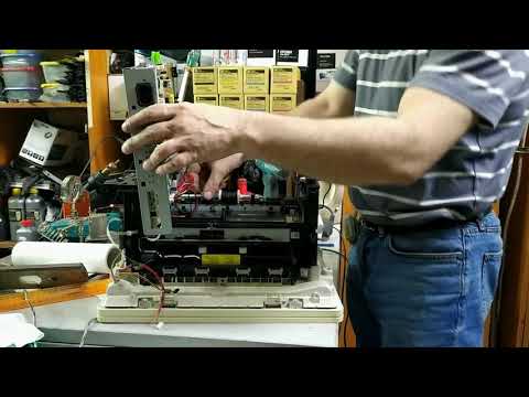 Видео: Замена ролика захвата бумаги на Xerox 3119