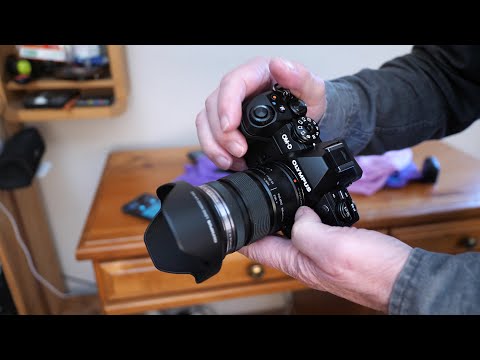 Видео: Взгляд на корпус камеры Olympus E M1 Mark III Micro Four Thirds