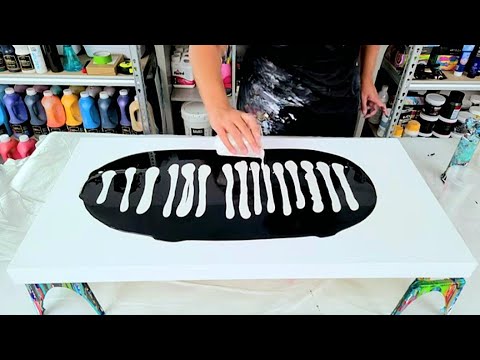 Видео: Я попробовала линии вместо луж, и мне это понравилось! - Акриловая живопись жемчужными красками