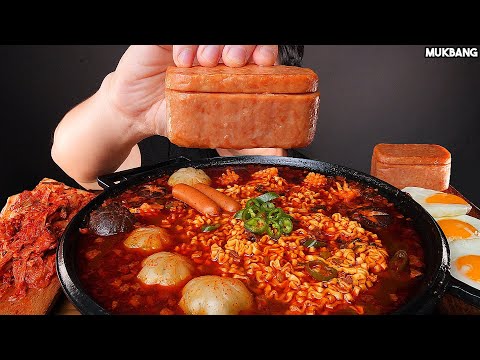 Видео: острая лапша и клецки, колбаса SPICY FIRE NOODLES 🍜 EATING ASMR MUKBANG