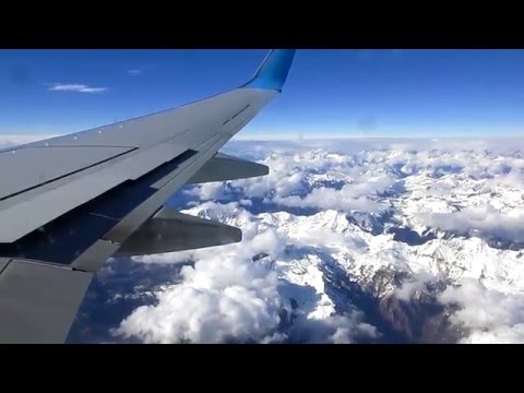 Видео: Boeing 737-800 Победа Посадка в аэропорту Orio al Serio - Bergamo