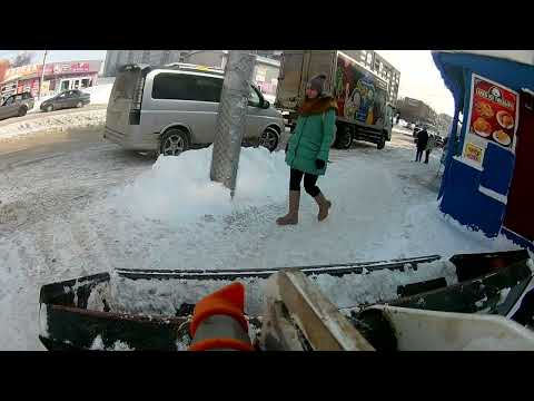 Видео: Небольшой заказ уборка снега , мини погрузчик. Новосибирск.