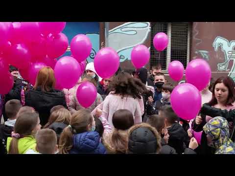 Видео: Ружичасти балони- Дан борбе против вршњачког насиља.