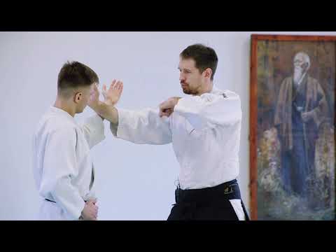 Видео: Айкидо. Как делать икке из екомэн учи (вход + разбаланс)