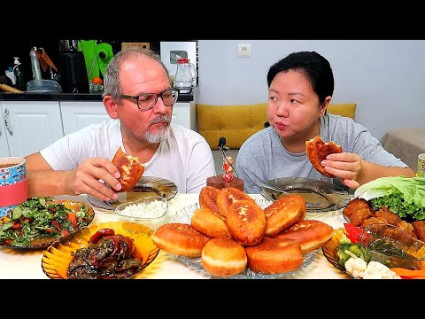 Видео: МУКБАНГ ПИРОЖКИ С КАРТОШКОЙ, САЛАТ ИЗ БАКЛАЖАНОВ, ПОМИДОРОВ И ОГУРЦОВ И ВКУСНЯШКИ ПОДРУГИ САРДИНЧ