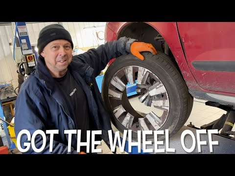 Видео: Это был один туго затянутый болт колеса
